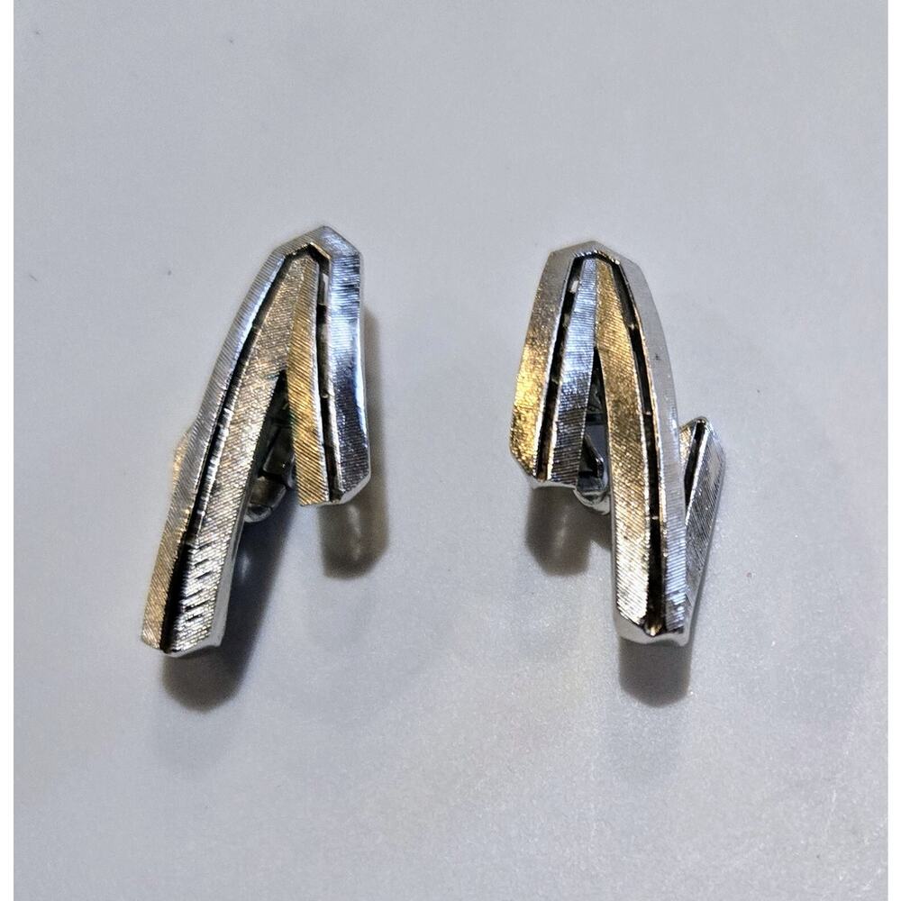 Crown Trifari Vintage Clip On Earrings Silver Tone Elegant MCM Modernist 1.5"